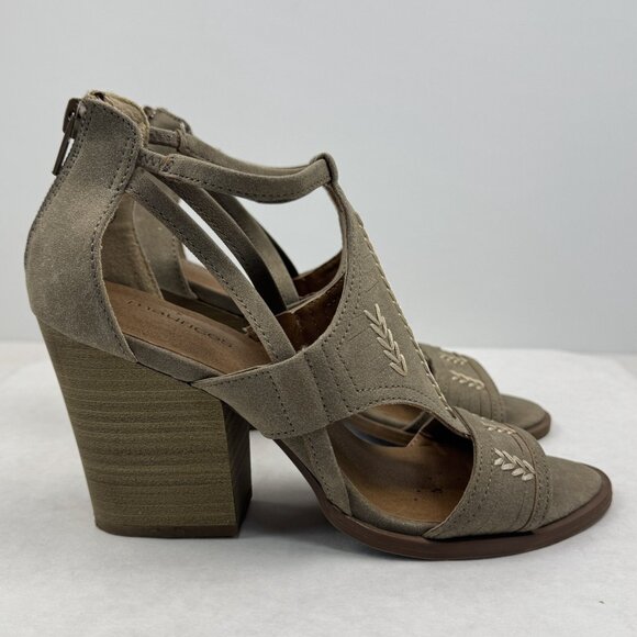 Maurices Womens Dark Tan Elsy Suede Faux Leather Arrow Sandals Block Heels Sz 6M - Picture 3 of 14